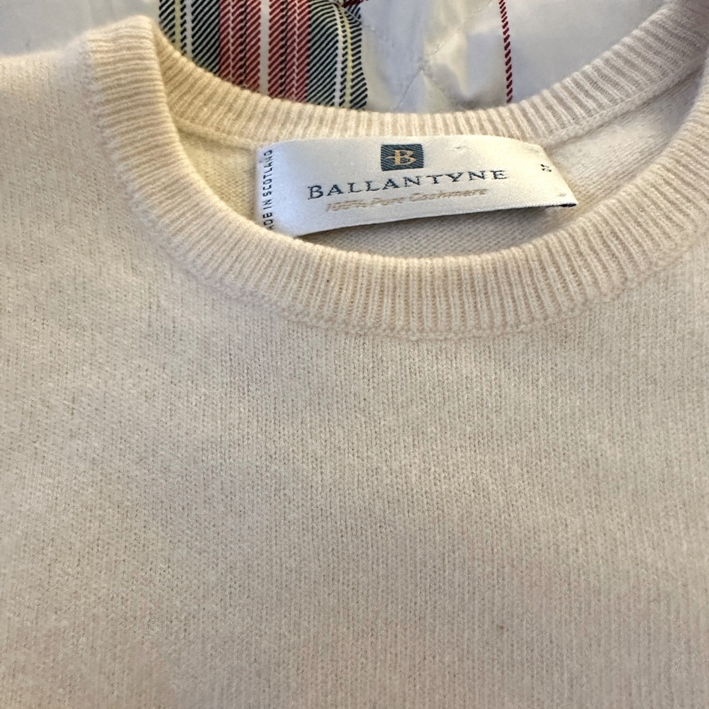 Tween set , Ballantyne, NEW off white cashmere, made in Scotland,size M ,Classy